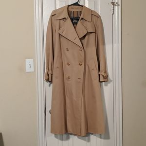 Vintage Burberry trench coat 😸